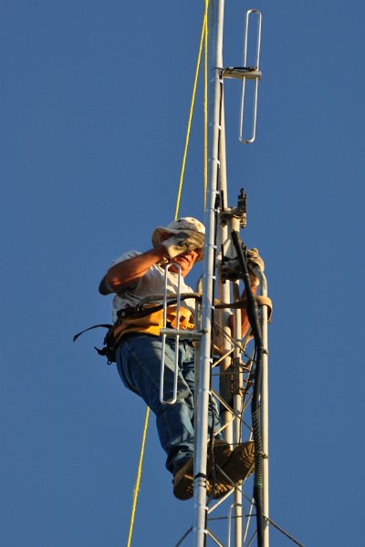 Bob-K4NBC Raising New Antenna 10.jpg